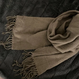 Halsduk  - Halsduk ifrån hm som är oanvänd!