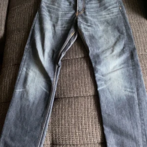 Levis byxor  - Jag säljer dessa jätte snygga Levis Jens pågrund av att de är för små på mig och är helt perfekta utan problem 