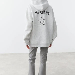 Ma cherie hoodie - Säljer min ma cherie hoodie då den tyvärr har blivit för liten. Den är i storlek 158/164 och är i fint skick💗 