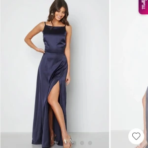 Marinblå balklänning  - Så fin drömig marinblå balklänning!! Endast använd en gång🩷kan sänka priset vid snabb affär🩷