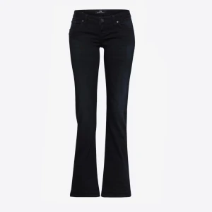Ltb jeans - Säljer dessa super fina bootcut ltb jeans i modellen valerie. Har sytt ner dessa i benen så att dom ska bli lite längre. Ny pris ca 900kr💗