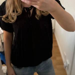 Svart blus - Svart blus från vila💗 i xs men skulle säga att den passar till S mer