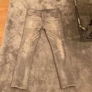 Dsquared2 jeans  - Lite andvända model: cool Guy 
