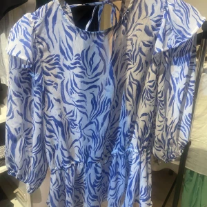 Blå blus - Unik blå blus från Kappahl, knappt andvänd 💙💙💙