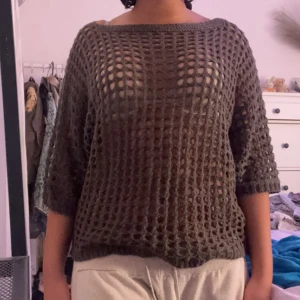 Trekvartsärmad tröja - Jätte gullig virkad tröja med trekvartsärm!! Grå/Brun