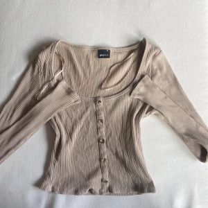 Topp gina - Säljs inte längre. Jätte fint skick och perfekt höstfärg. Väldigt stretchiga så passar allt från XS- M