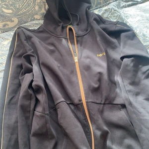 Boss zip hoodie - Skick 9,5/10 XL men passar L också