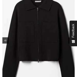 Åhléns kofta - Säljer denna fina koftan från Åhléns! Säljer pga får ingen användning av den. Den har aldrig används av mig men köpte från Vinted för ett tag sen. Koftan har inga vidare defekter