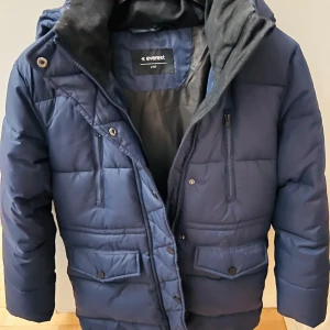 Jacka (junior/flicka), parkas, stl 146 - Mörkblå jacka/ parkas med luva, Everest, stl 146, mycket fint skick, 350.-