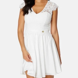 Klänning - Oanvänd klänning med lappen kvar!