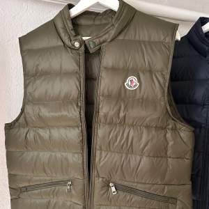 Moncler Gui Gilet grön, storlek 4/L, Oanvänd!