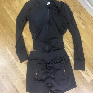 Tränings set  - Tight kofta me shorts köpt för 450 eller 500 kommer inte riktigt ihåg 