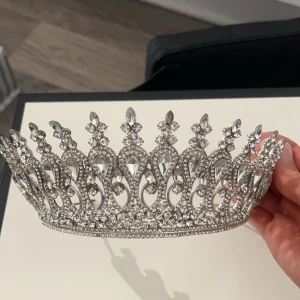 stor krona - Använd en gång Pris kan diskuteras