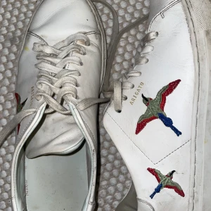 Arigato sneakers - Axel Arigaro sneakers, sparsamt använda men tecken på användning finns. (Mycket går nog att tvätta bort) Nypris: runt 2500kr