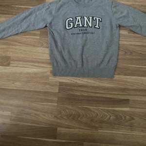 Stickad Gant tröja 146/152 - En stickad gant märkes tröja. Storlek 146/152. Priset kan diskuteras