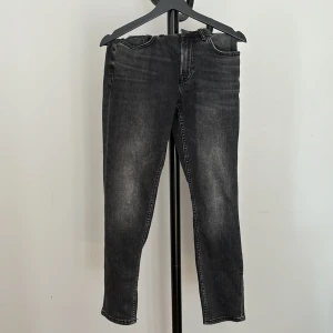 Only & Sons jeans - Ett par only sons faded jeans för 99kr skick 10/10 använda 1 gång, kom dm om ni är sugna ⚫️ 