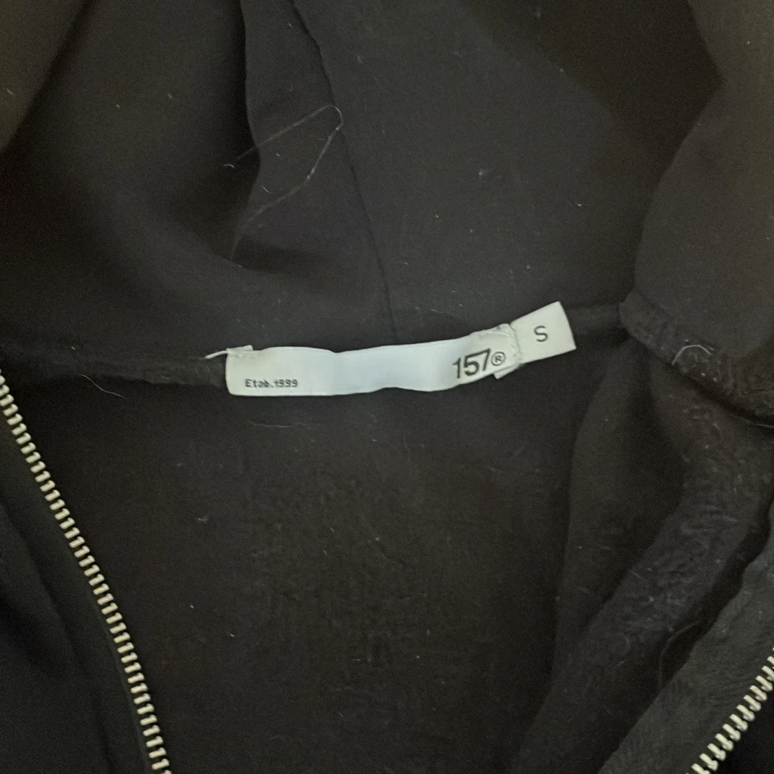 Svart hoodie från 157 - 92