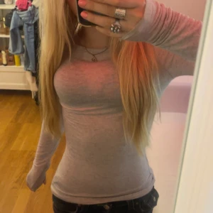 Intimissimi💞 - säljer denna jätte snygga o sköna intimissimi tröjan då den inte kommer till användning!💕 använt några få gånger, ganksa oanvänd, den är i storlek S💗sitter jätte bra, skriv om du har några frågor!❤️