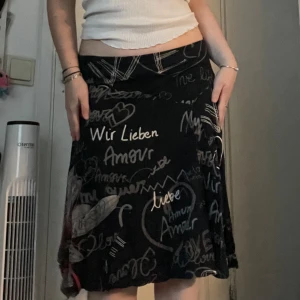 Desigual kjol - Unik och vacker desigual kjol. XL men passar S-M 