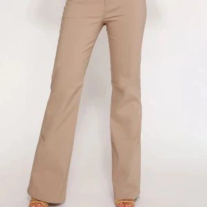 Tiger mist kostymbyxor  -  Säljer dessa beiga kostymbyxor från Tiger mest, storlek S, väldigt väldigt bra skick   