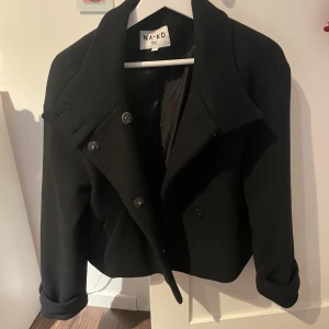 Kappa - Kappa från NA-KD i storlek 32 Som referens är jag 162 cm lång