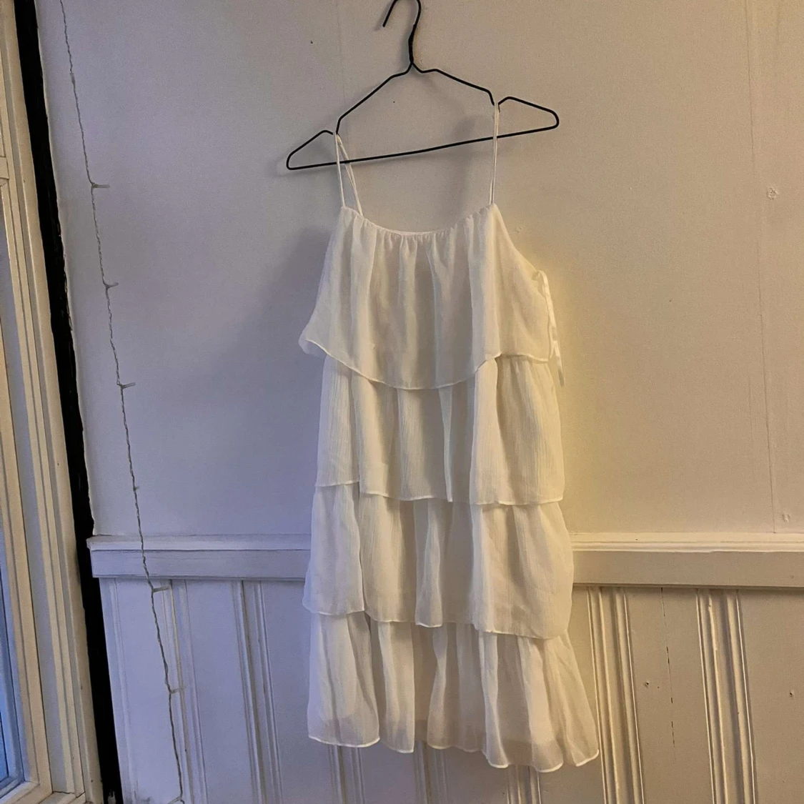 Kort vit volang klänning från vila - 90