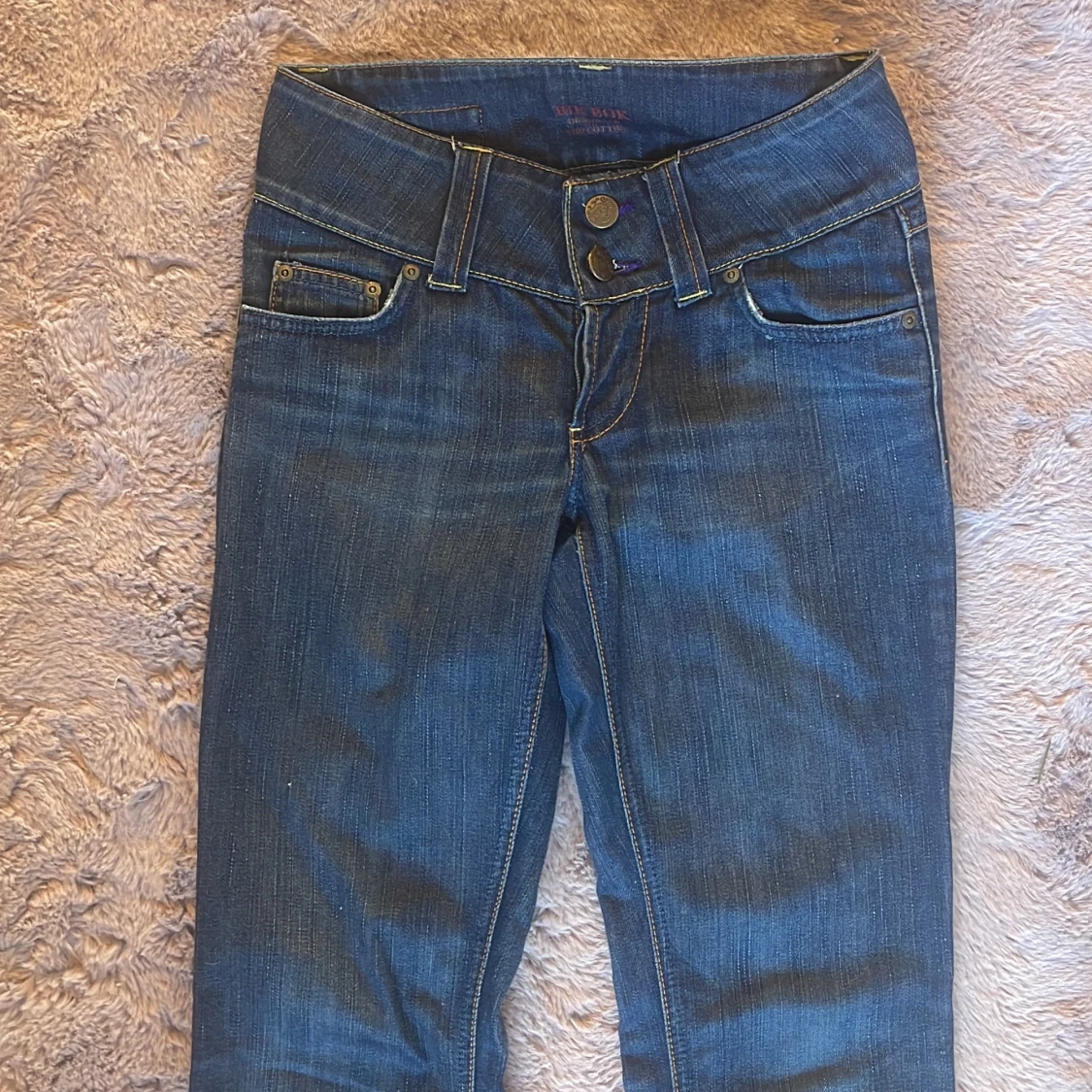 Lågmidjade jenas  - 92