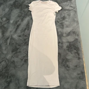 Klänning - Det är en tshirt klänning från Shein, Stl XS passar även S, oanvänd, mjukt material