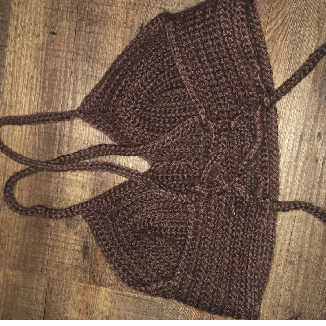 Brun stickad topp med smala axelband - 90