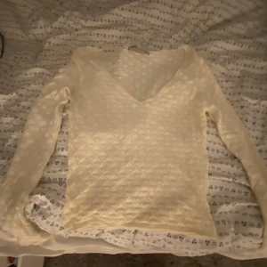 Fin tröja  - Jätte fin tröja som har coola mönster!❤️man kan ha den vardaglig eller till finare tillfällen