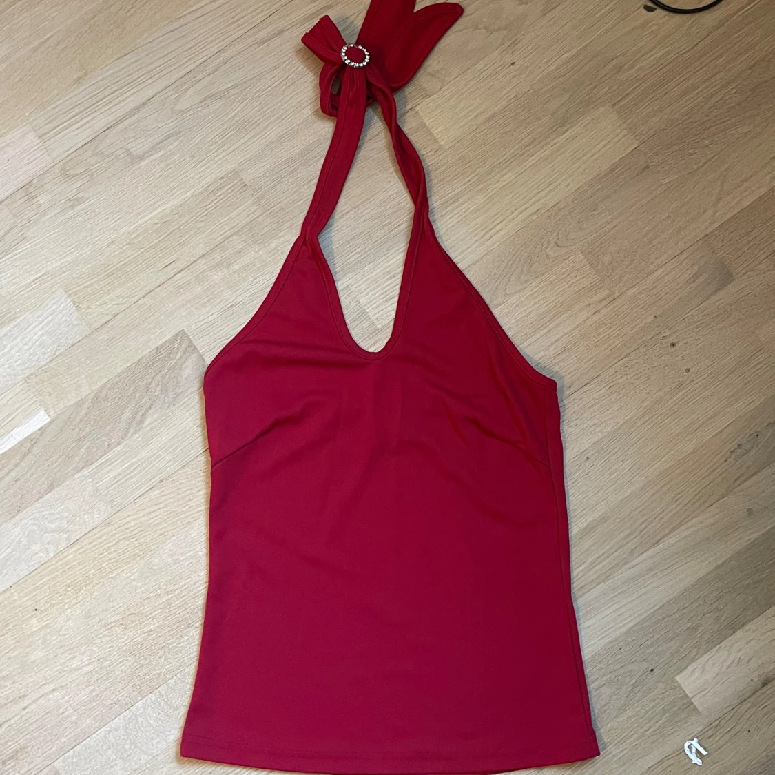 Röd halterneck topp från Vero Moda