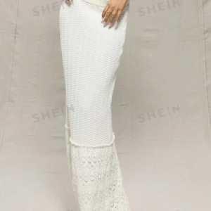 stickad maxikjol  - en stickad maxikjol med lyxigt material, ger en fin passform och kjolen är så behaglig. 👌 Kjolen är i storlek xs och säljs för 75 kr + fraktkostnad.  Meddela mig vid övriga frågor eller önskemål 😊❣️