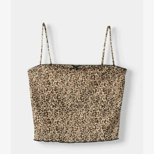 Linne från Bershka  - Aldrig använt! Skönt material och sitter snyggt! 