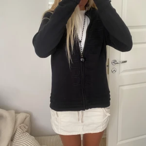 Kofta - Jättecool kofta! Supernajs till skolan med typ kjol eller jeans!!