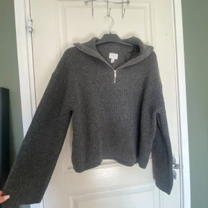 Grå stickad tröja  - Fint skick 🌟 