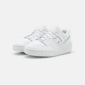 New Balance 550 - Endast använda 2 gånger, i mycket gott skick. 
