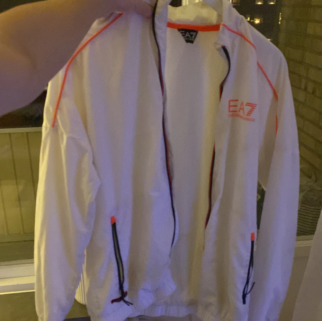 Svart och vit träningsdräkt från EA7 - 91