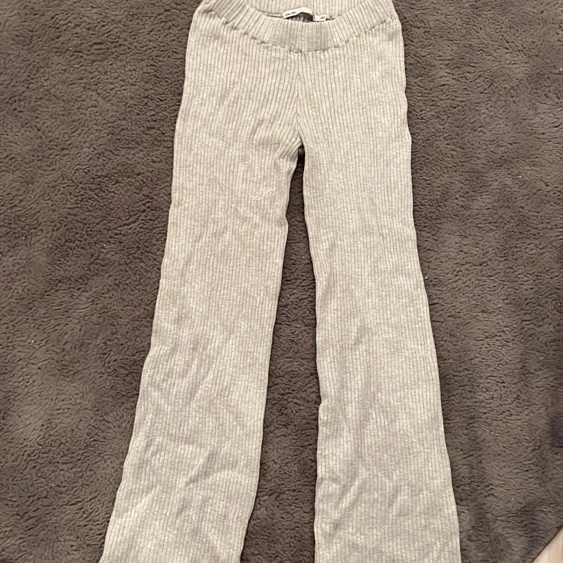 Grå ribbade byxor från lager 157