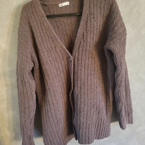 Brun stickad kofta - Mysig brun kofta från cubus i storlek xs