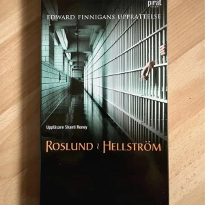 Edward Finnigans upprättelse - Spännande kriminalroman av Roslund & Hellström. Boken handlar om strävan efter upprättelse och rättvisa, med en politisk twist och komplexa mänskliga relationer. Perfekt för dig som gillar intelligenta och engagerande deckare.