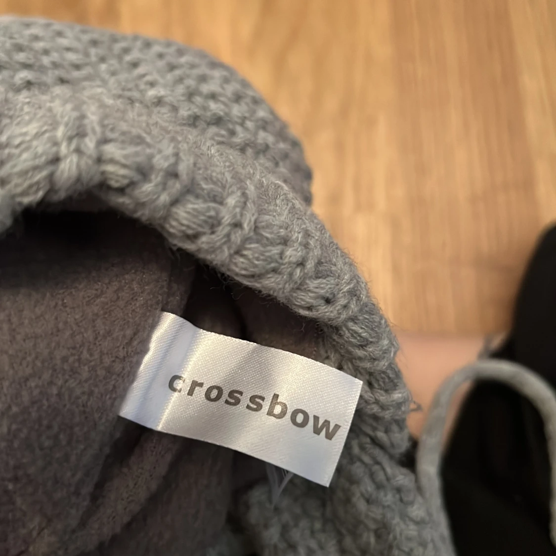 Grå stickad mössa från Crossbow - 90