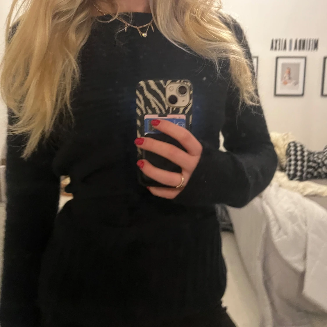 Svart klänning med öppen rygg - 91