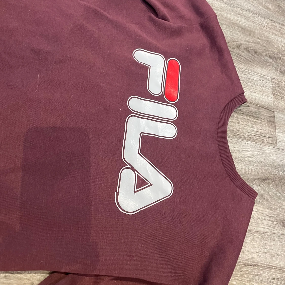 Vinröd sweatshirt från FILA - 90