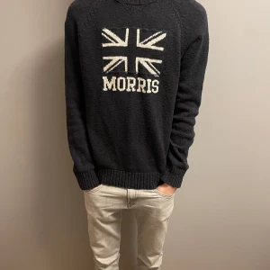 Svart Morriströja  - Riktigt snygg Morriströja. Den är stickad och extremt skön. Hör av er vid frågor!