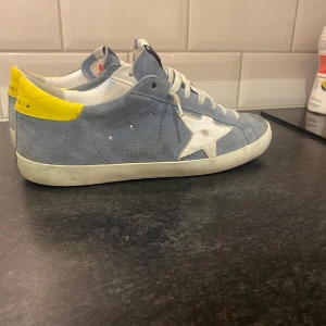 Golden goose - Tjena! Säljer nu dessa snygga golden goose. Skick 8/10 . Nypris 5000. Tveka inte o skriv för mer bilder eller funderingar 🤝