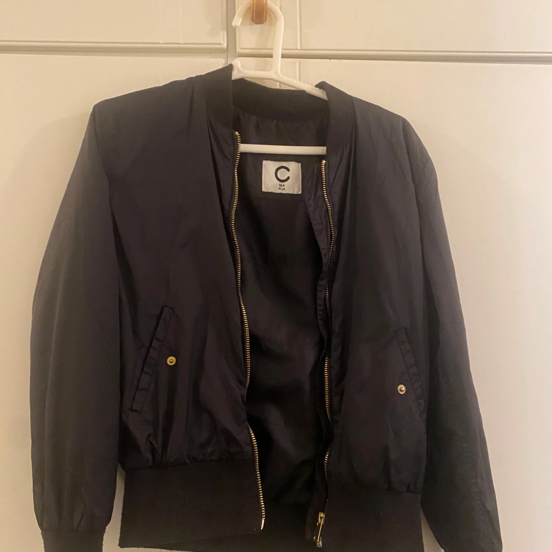 Svart bomberjacka från Cubus