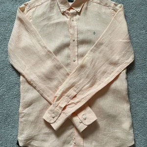 Morris skjorta rosa - Tja, säljer en snygg rosa morris skjorta i bra skick. Om ni har några frågor kontakta bara mig