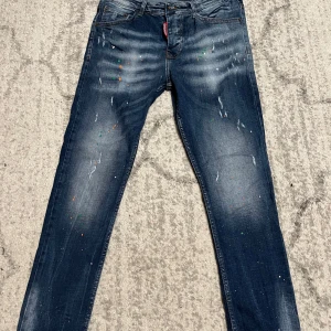 Dsquared2 jeans - Dsquared2 jeans i topp skick! Dessa är i storlek 46. Vid fler frågor kontakta mig.
