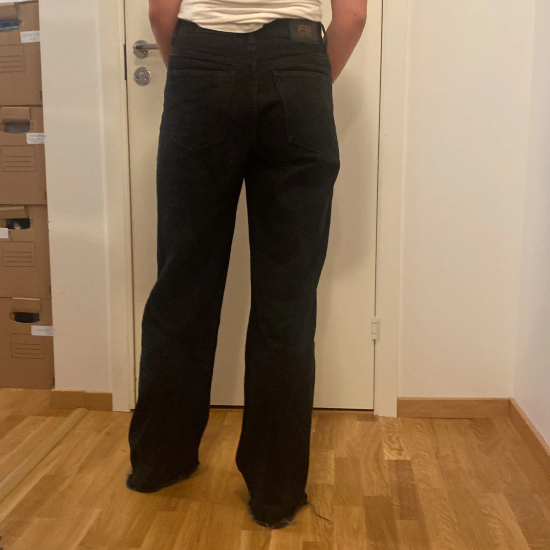 Svarta wide leg jeans från FB Sister - 90