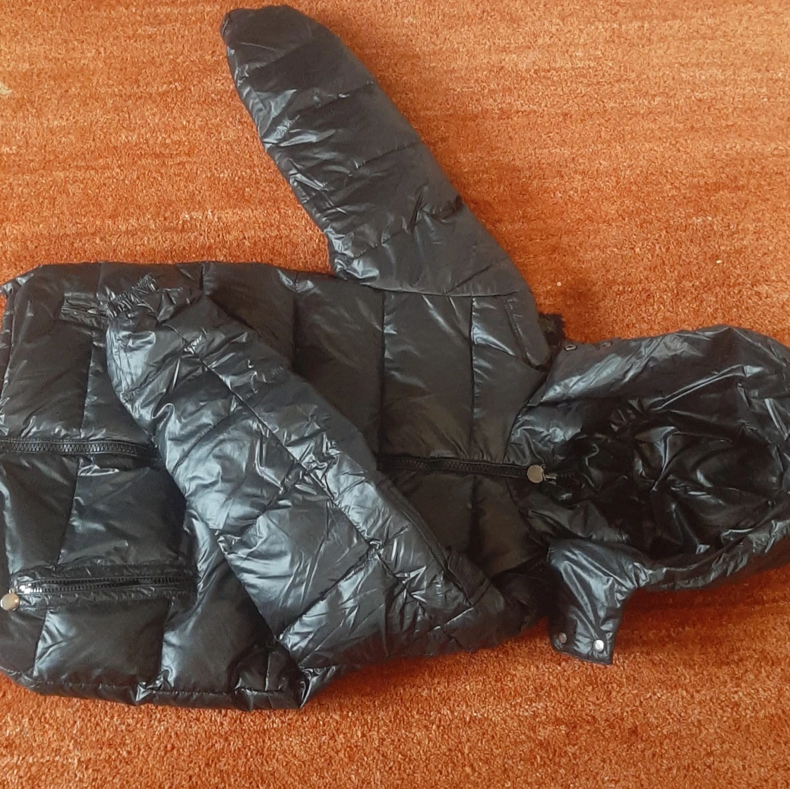 Svart puffjacka  - 90